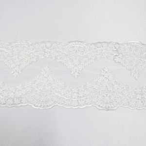 Tecido Bico de Renda Floral Mini, Fios Acetinados, Cor Branca 0,22 Centimetros de Largura