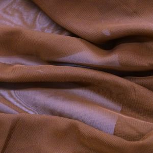 Tecido Crepe Chiffon Cor Marrom Terroso Pantone: 18-1244 Tcx Ginger Bread 