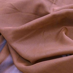 Tecido Crepe Chiffon Cor Marrom Terroso Pantone: 18-1244 Tcx Ginger Bread 