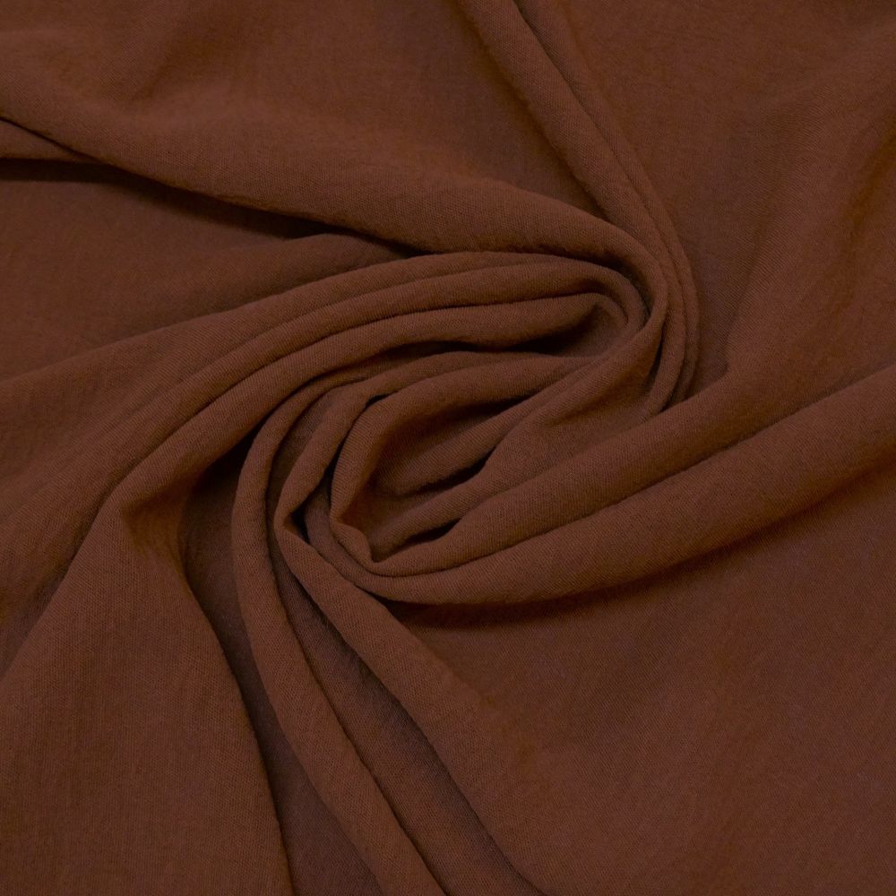 Tecido Crepe Duna Air Flow Tinto, Cor Marrom Canela Pantone 18-1238 TCX Rustic Brown