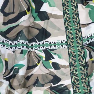 Tecido Italiano Crepe De Viscose ,Toque de Pêssego Estampa Abstrata Cores Marrom, Verde e Bege 