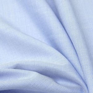 Tecido Tricoline Camisaria Fio Egipcio 400 Algodão Com Modal De Viscose cor Azul e Branco detalhes Maquinetados 