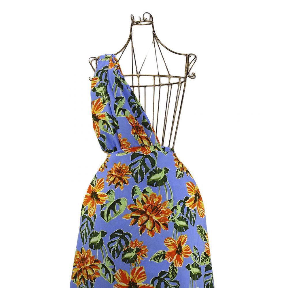 Tecido Viscose Casual, Estampa Floral com Folhagens e Fundo Azul 