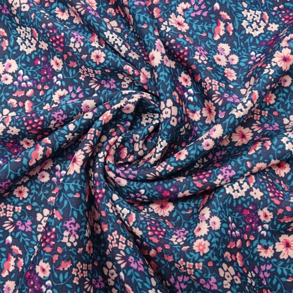 Tecido Viscose Estampa Floral Liberty Verde Fundo Cor Azul Noite  