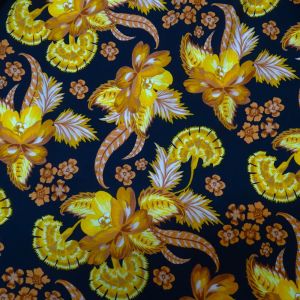 Tecido Viscose Estampa Ornamental Floral Cores Amarelo Dourado Fundo Cor Preta 