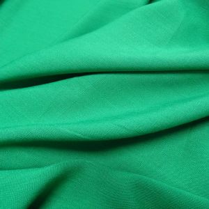 Tecido Viscose Slub Trama de Linho, Cor Verde Bandeira Claro, Pantone: 18-6030 TCX Jolly Green 