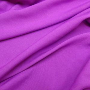 Tecido Viscose Tradicional Cor Uva Fúcsia, Pantone: 18-3223TCX Grape Kiss